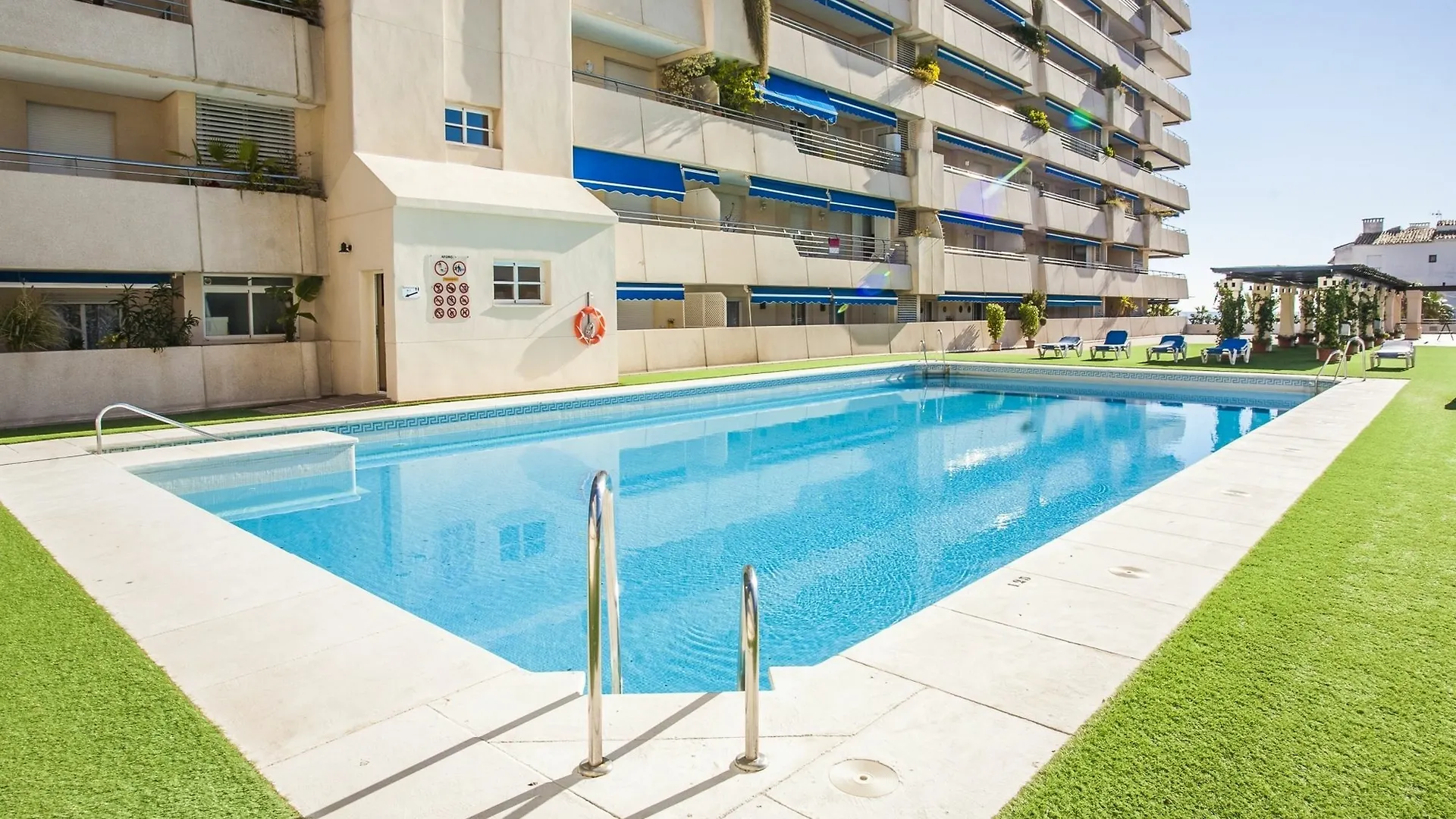 Appartement Marina De Banus Sea Views à Marbellac