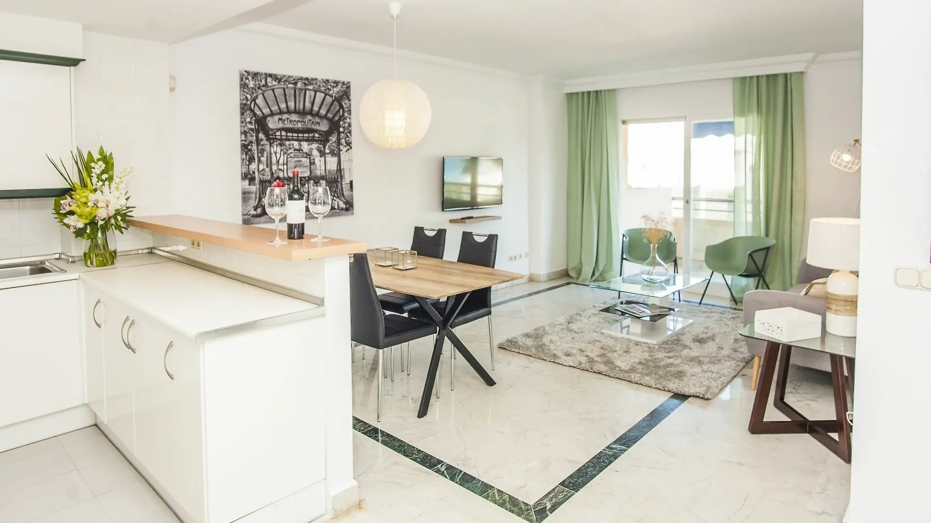 Appartement Marina De Banus Sea Views à Marbellac